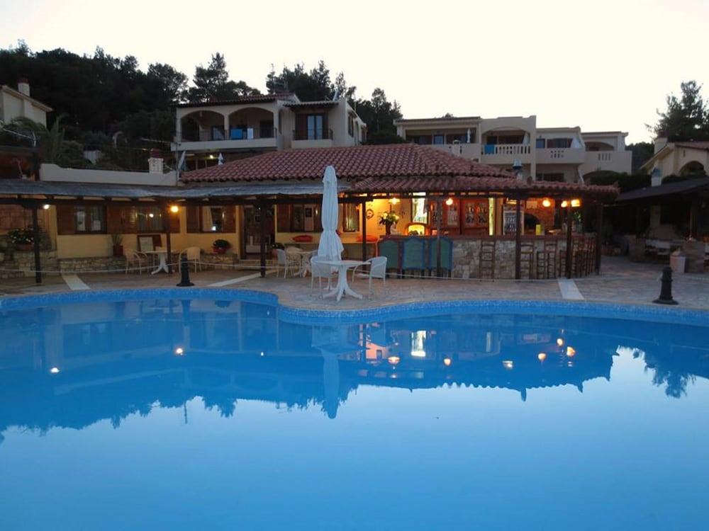 Milia Bay Hotel Apartments Exterior photo